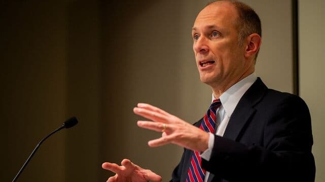 Fed's Goolsbee Says Dissent Wasn't About Being a Hawk